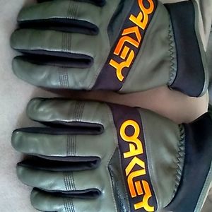 XL Oakley gloves